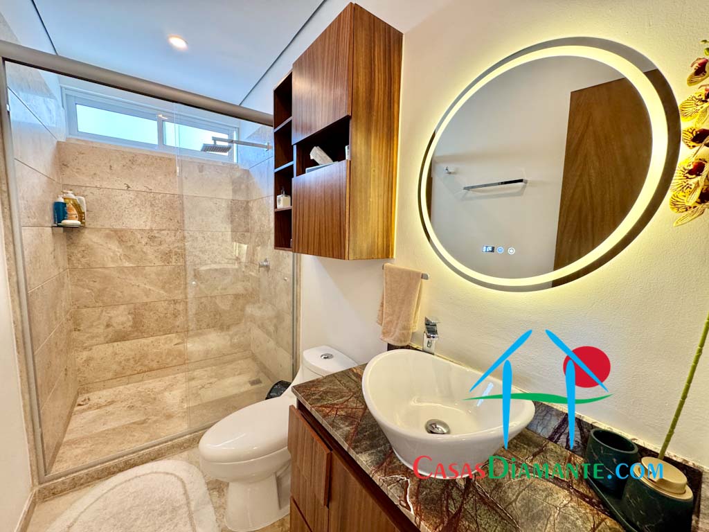 Armando's Le Club B 2303 - Baño completo 1